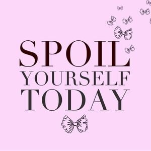 LOOK 👀 IN MY CLOSET